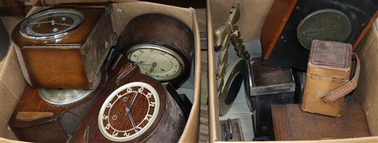 A quantity of mantel clocks, wall clocks, a cased carriage clock etc.